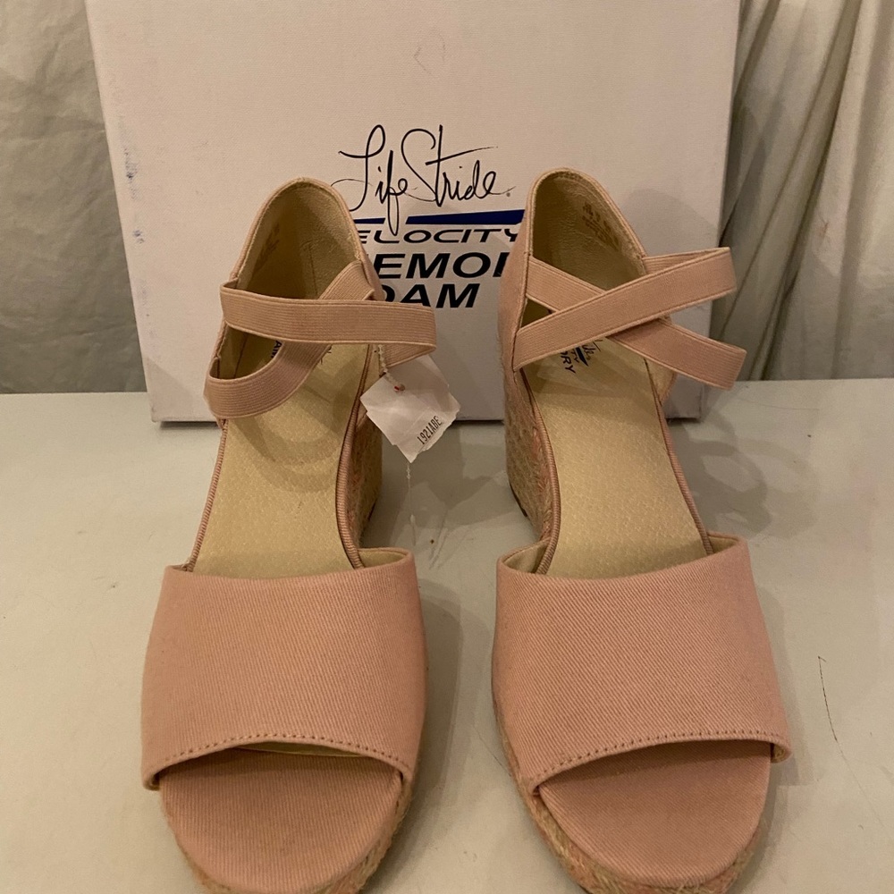 Life Stride blush canvas wedge shoes with peep toes , ankle straps size 10 NWT - Picture 2 of 8
